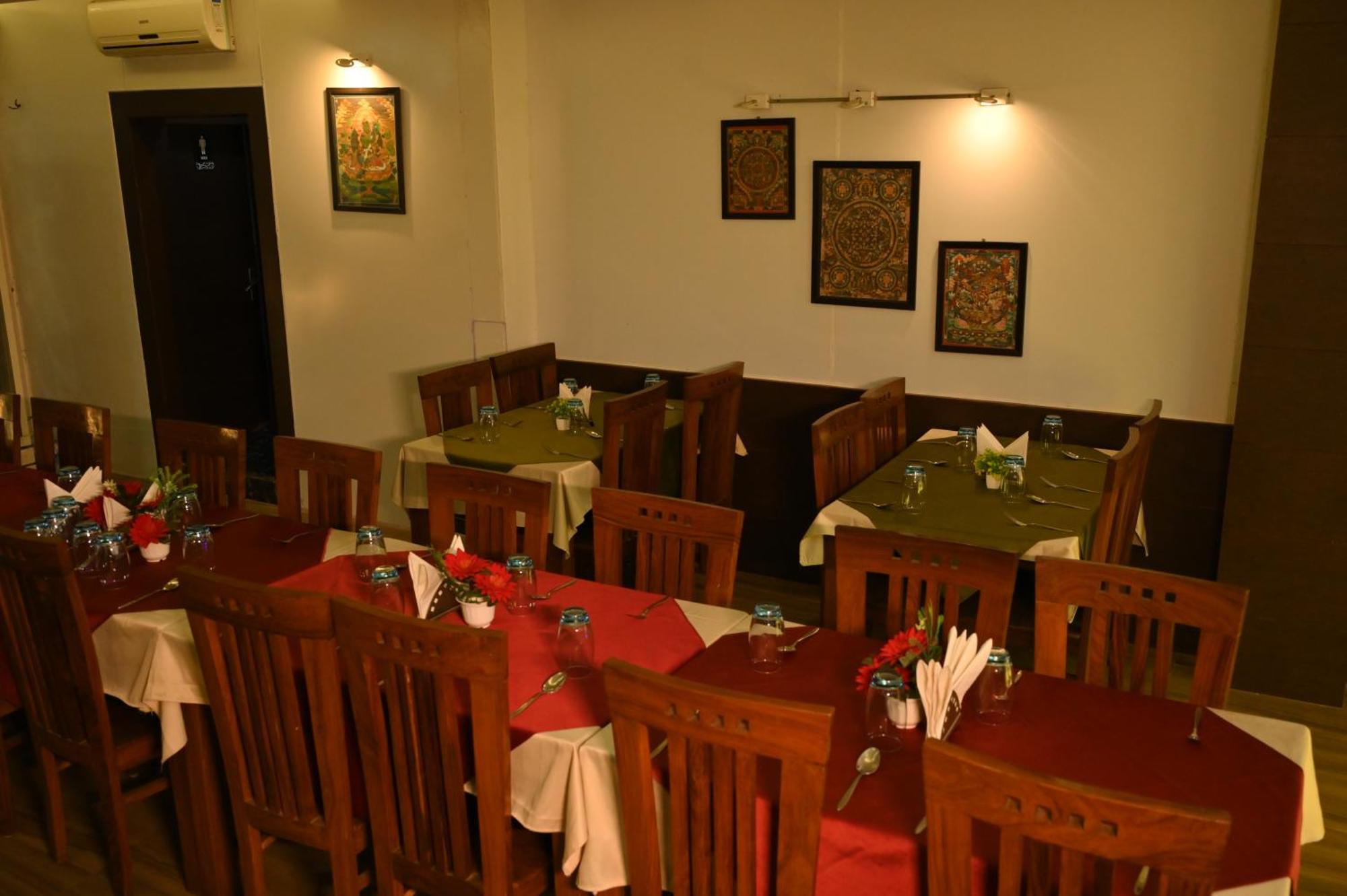 Hotel Dh Dharamshala Exterior photo